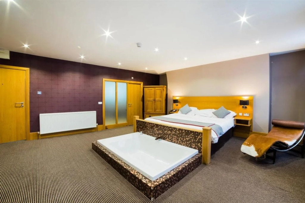 OYO Imperial Hotel