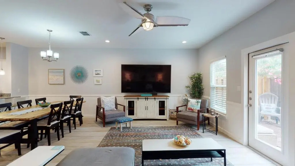 BC507 Beautiful Townhome, Heated Pool with Water Slide, Close to Beach