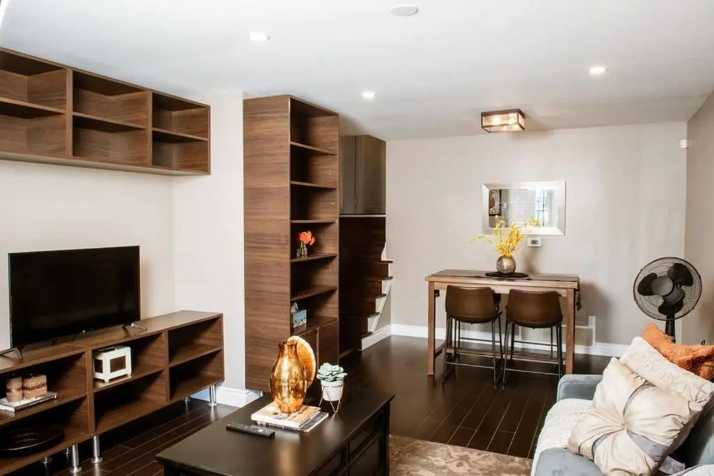 Honey I'm Home Suite 2 bedroom upper level