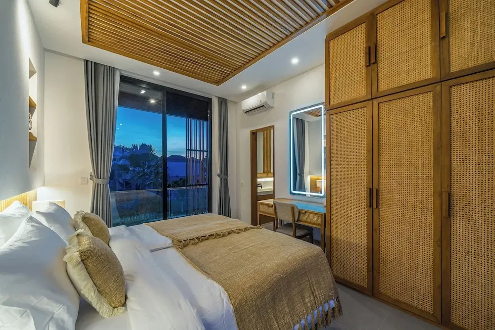Bedawang, Exquisite Seminyak 4BR Villa with Huge Pool
