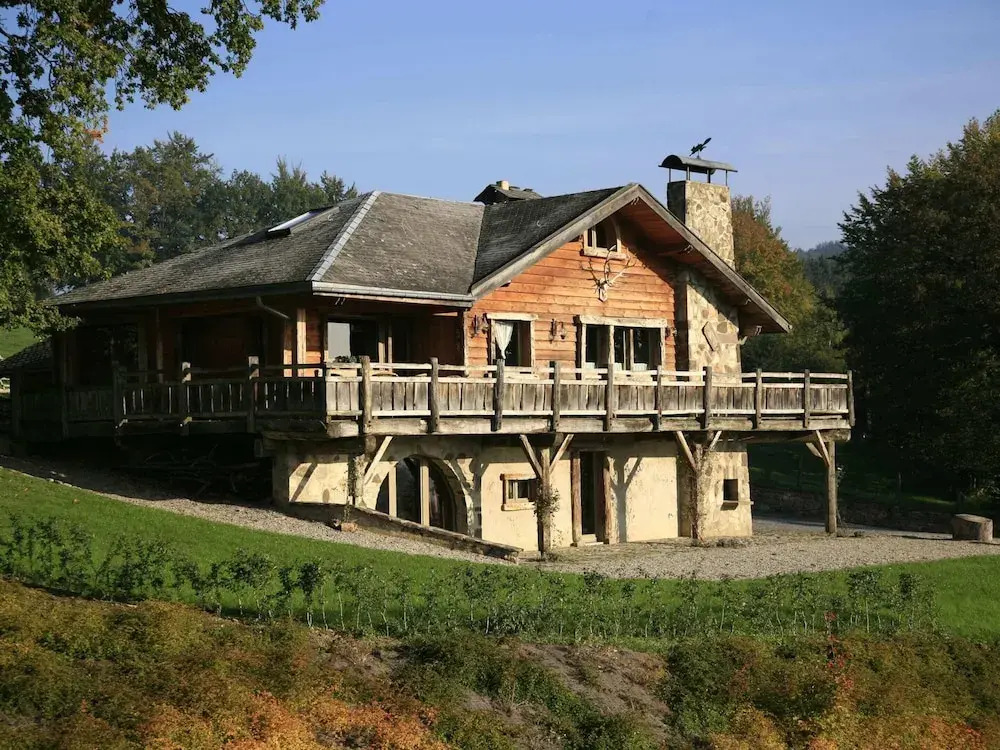 Luxurious Chalet with Hot Tub & Sauna in Thirimont