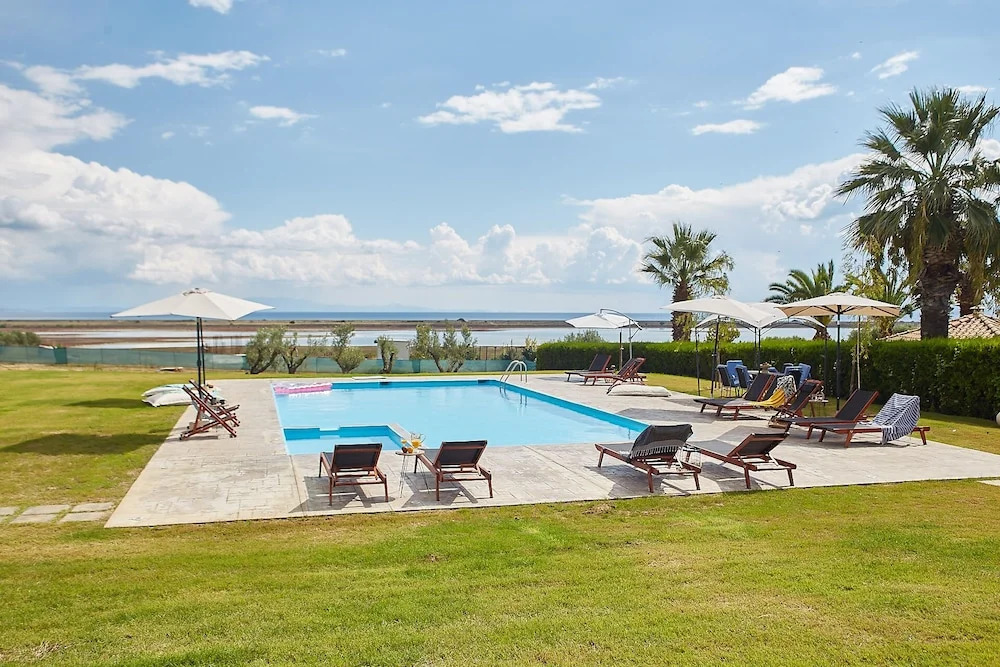 Flamingo View Suites & Villas