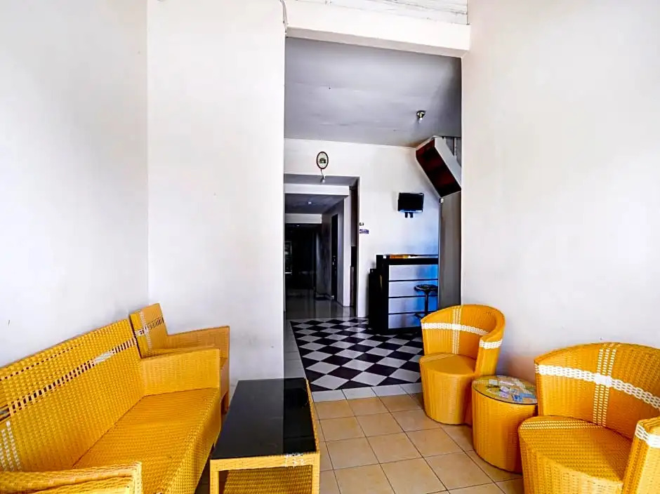 OYO 90263 Hotel Diva Golf