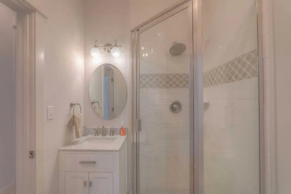 Dunn Inn 2 by Avantstay Walk to Beach, Pool Access, Sleeps 17!