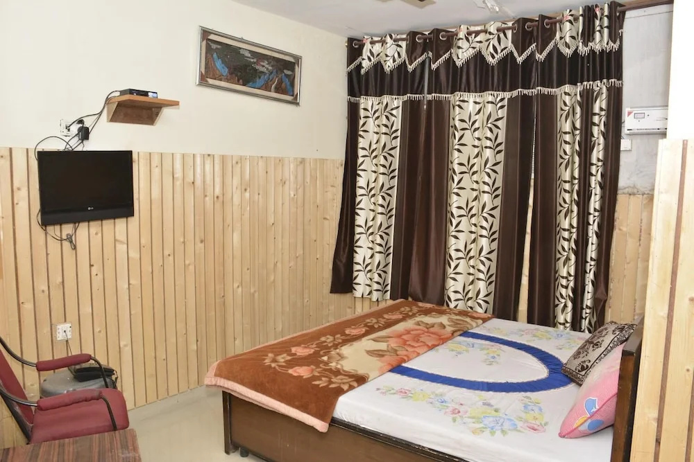 Hotel Dharam Villa