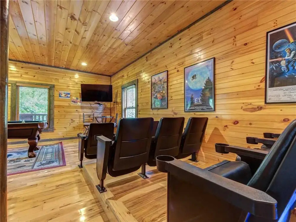 Old Hickory Lodge - Four Bedroom Cabin
