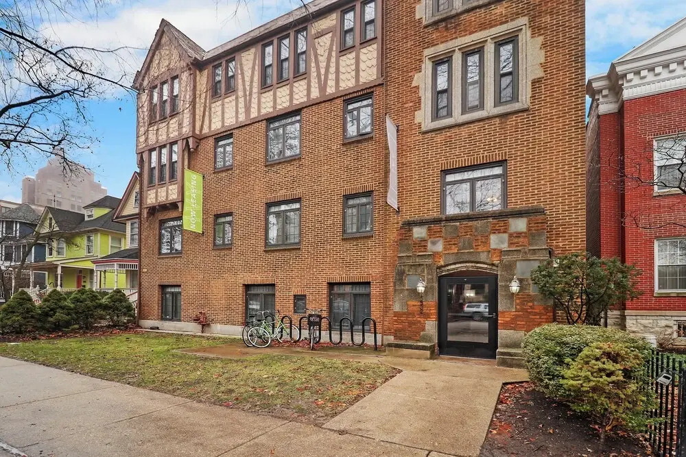 Trendy Studio Apt - Kenwood rep