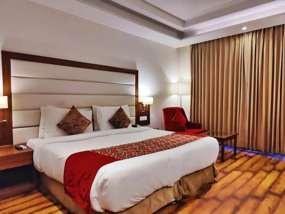 Royale Retreat Hotel & Spa Near Mall Road