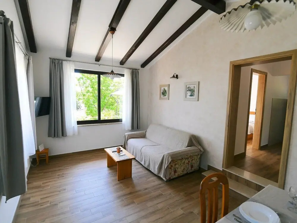 Charming Holiday Home With Terrace and Garden - One Bedroom Holiday Home