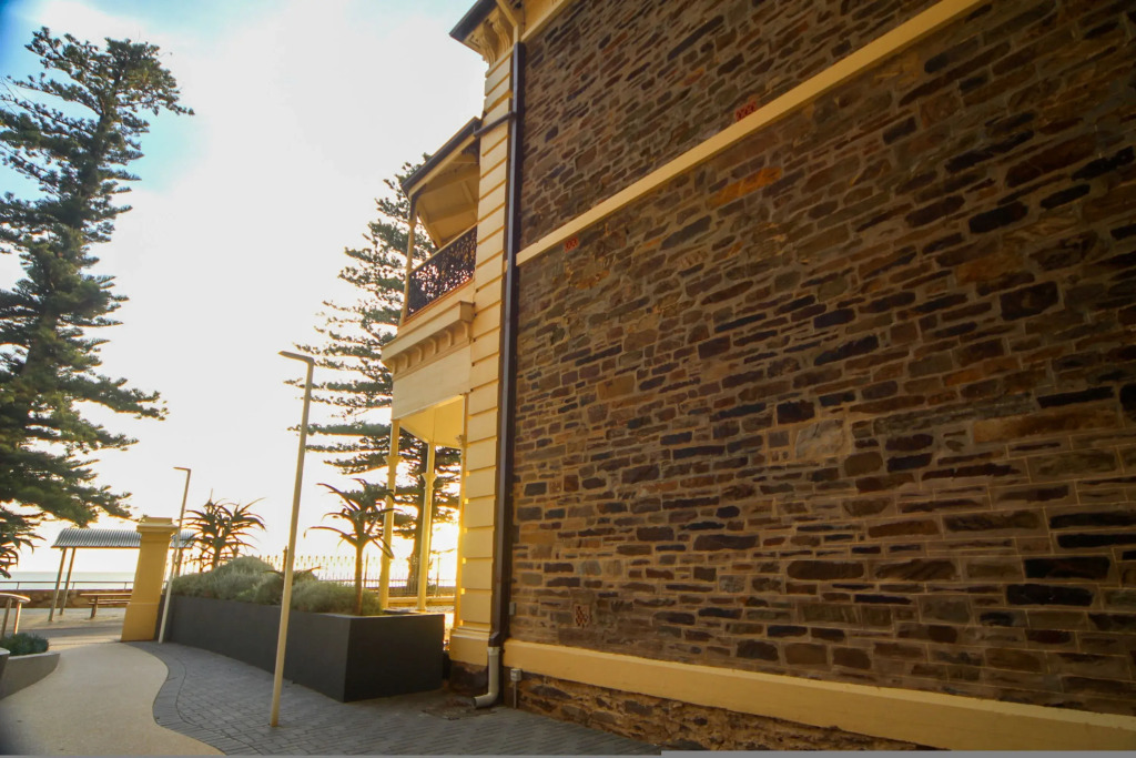 Seafield Tower Glenelg Apartment