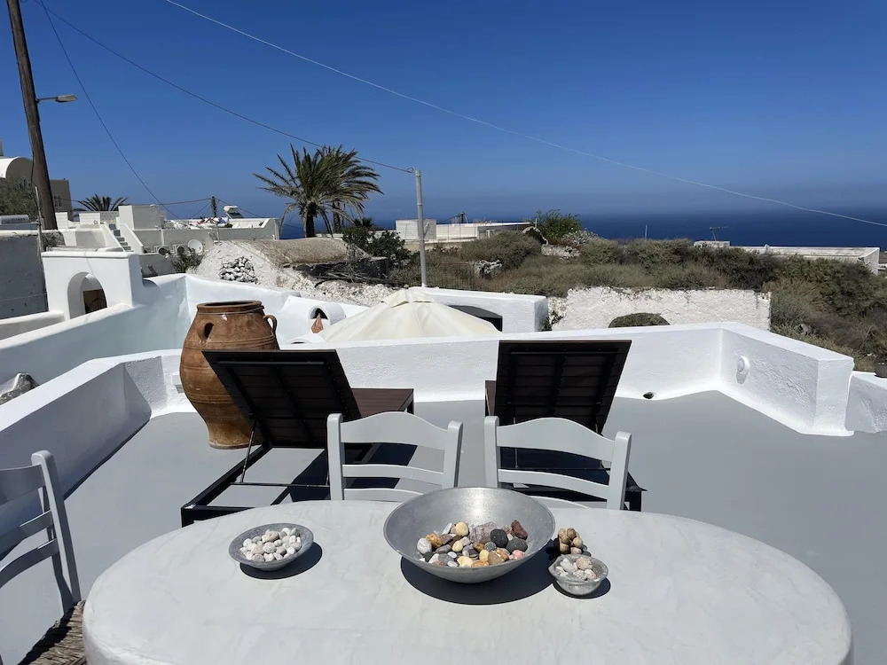 Charming 2-bed Villa in Thera With Outdoor hot tub
