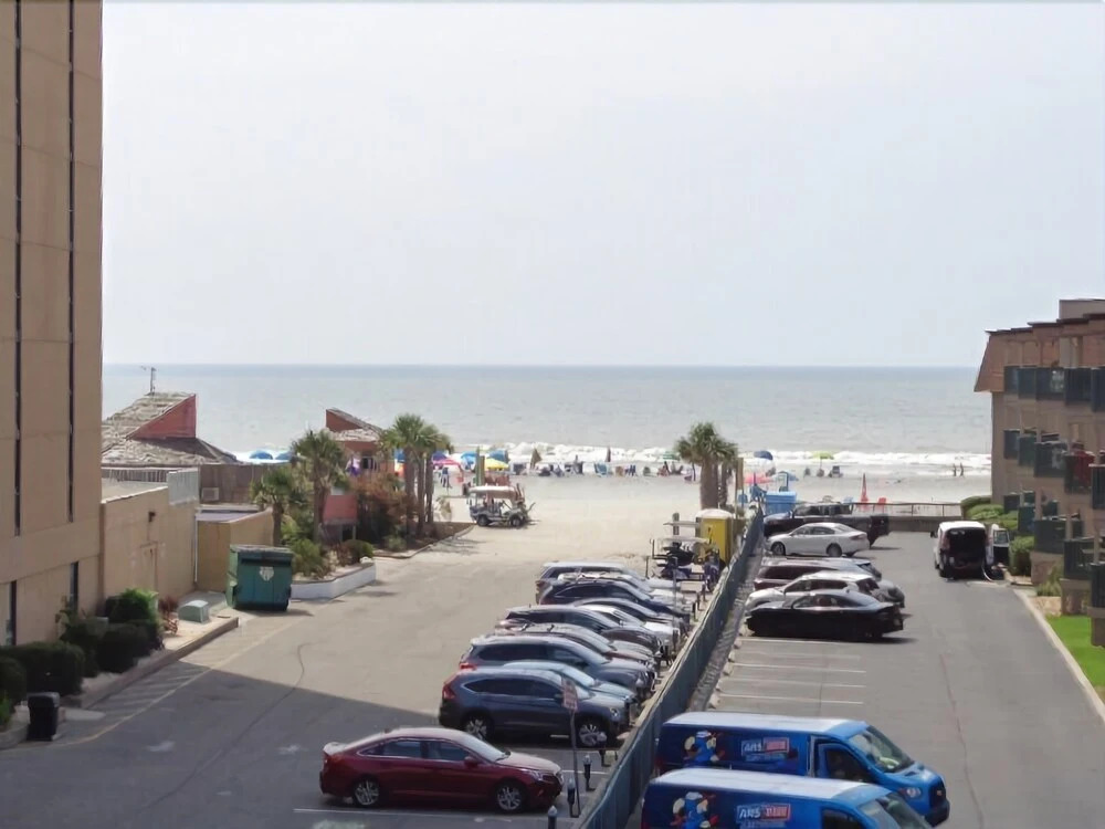 New Listing! Mariners Cove By The Beach 2 Bedroom Condo