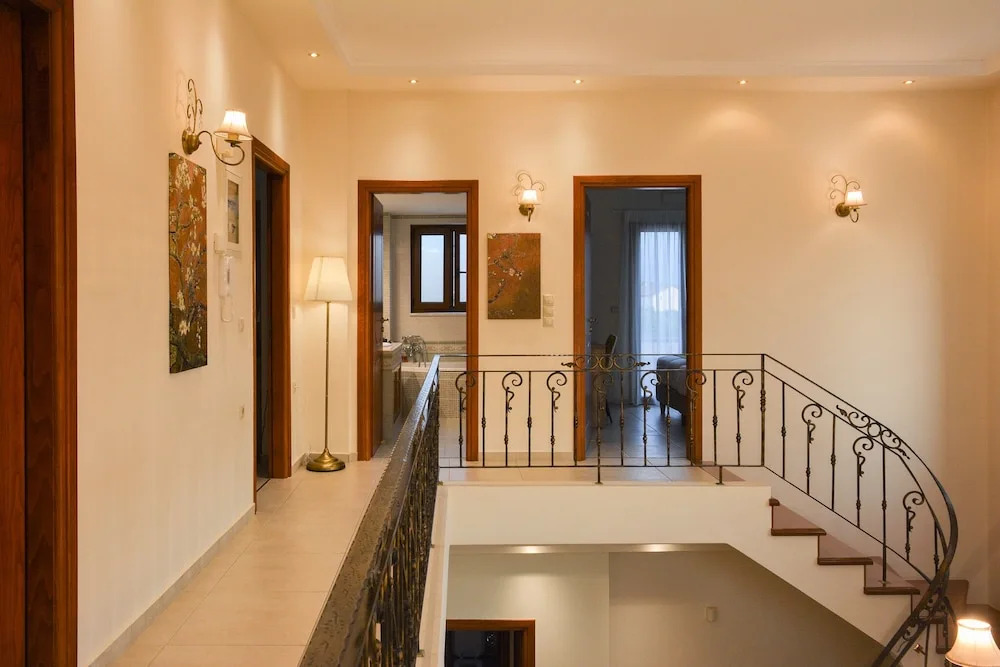 Private Pool Luxurious Villa with Parking & BBQ