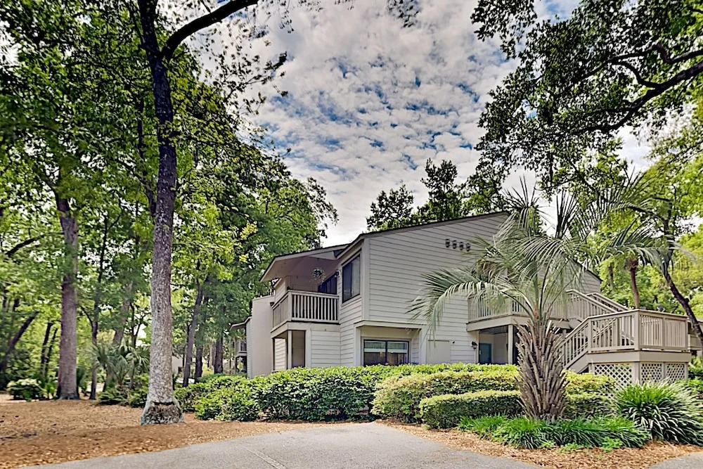 Beautifully Renovated 2 Br Villa Walk To Beach Condo