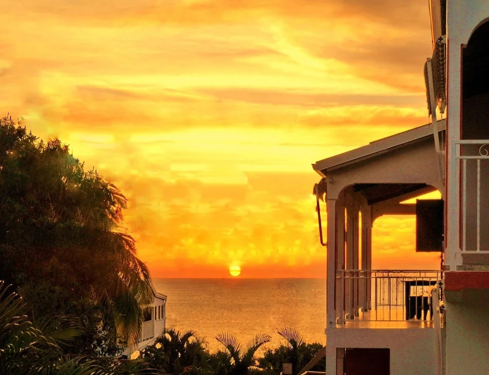 Apartment With one Bedroom in Deshaies, With Wonderful sea View, Priva