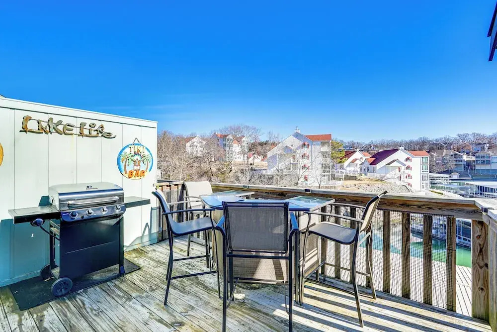 Village of Four Seasons Lake Condo w/ Pool Access
