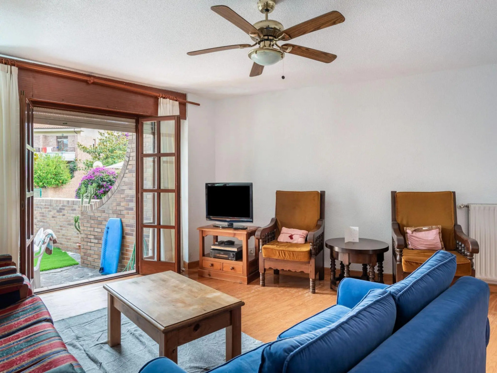 Lovely Holiday Home in Loredo a Stonethrow From the Beach & Communal Pool