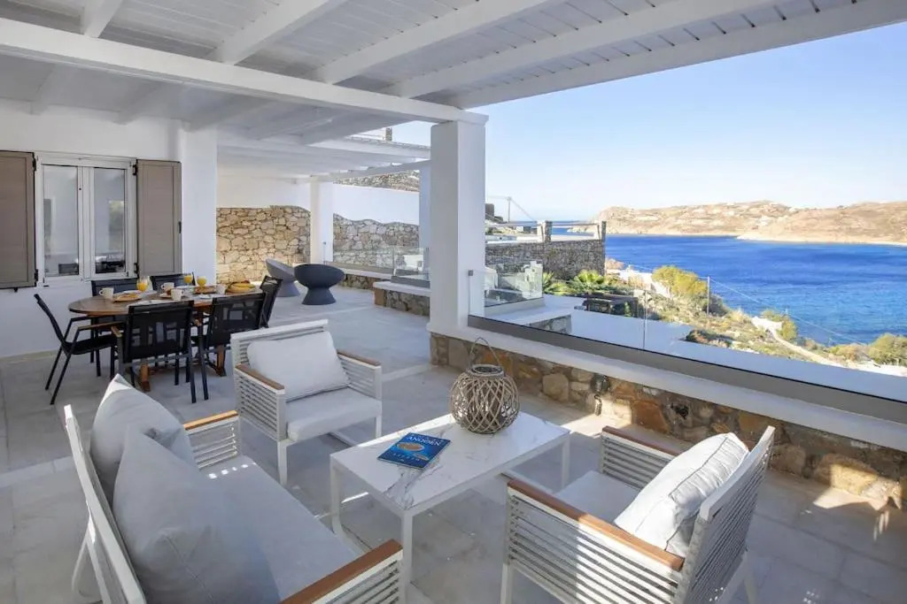 Mykonian house in Elia beach by GHH