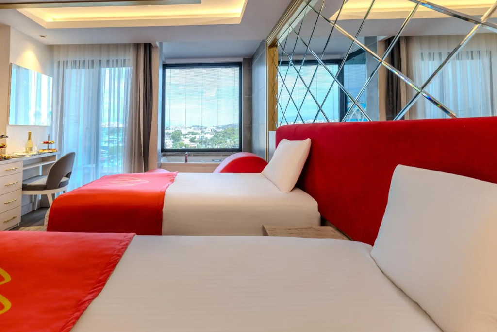 Granada Luxury Red Adult Only