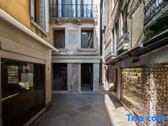 Palazzo Rota Luxury Apartments