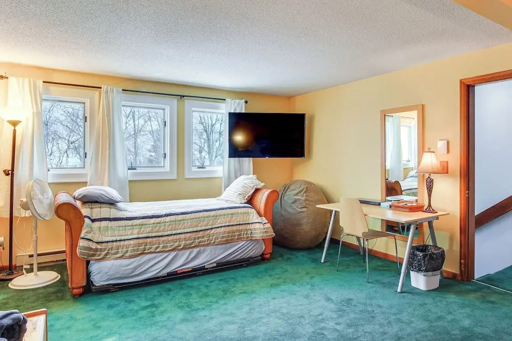 Primely Located Dover Escape < 1 Mi to Mt Snow!