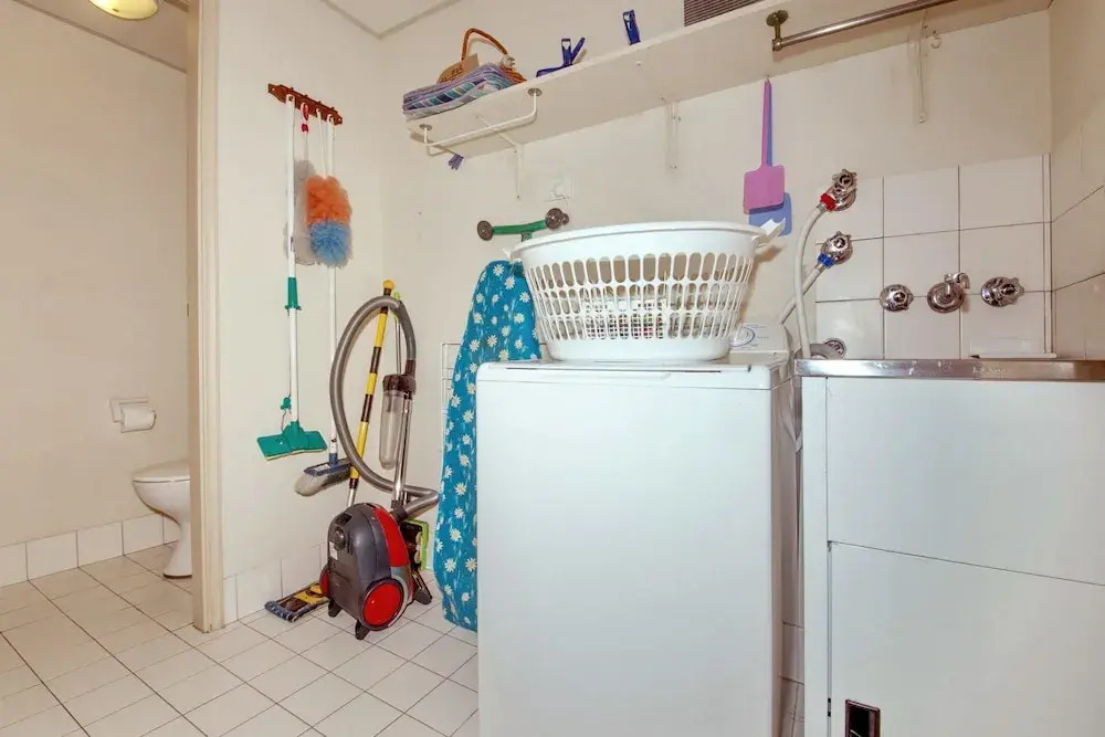 Kristie Court 2, 7 Weatherly Cl close to the beach with WiFi