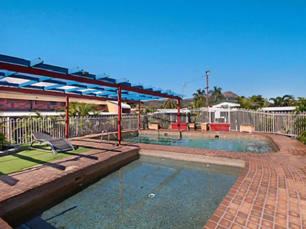 Cluden Park Motor Inn