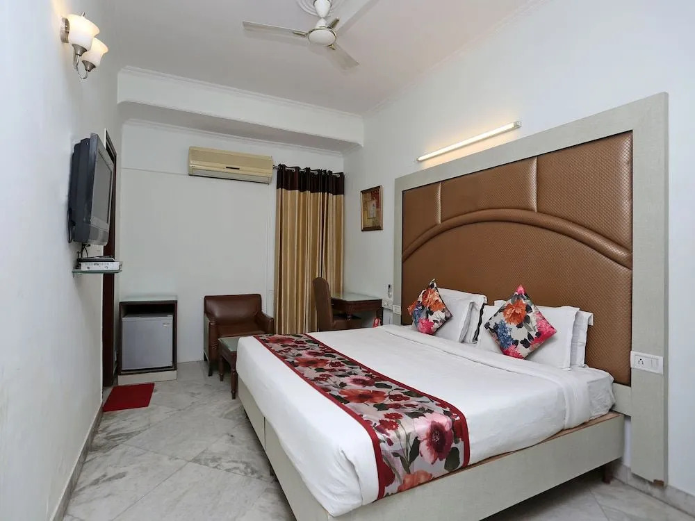 OYO 1879 Hotel Imperial Inn