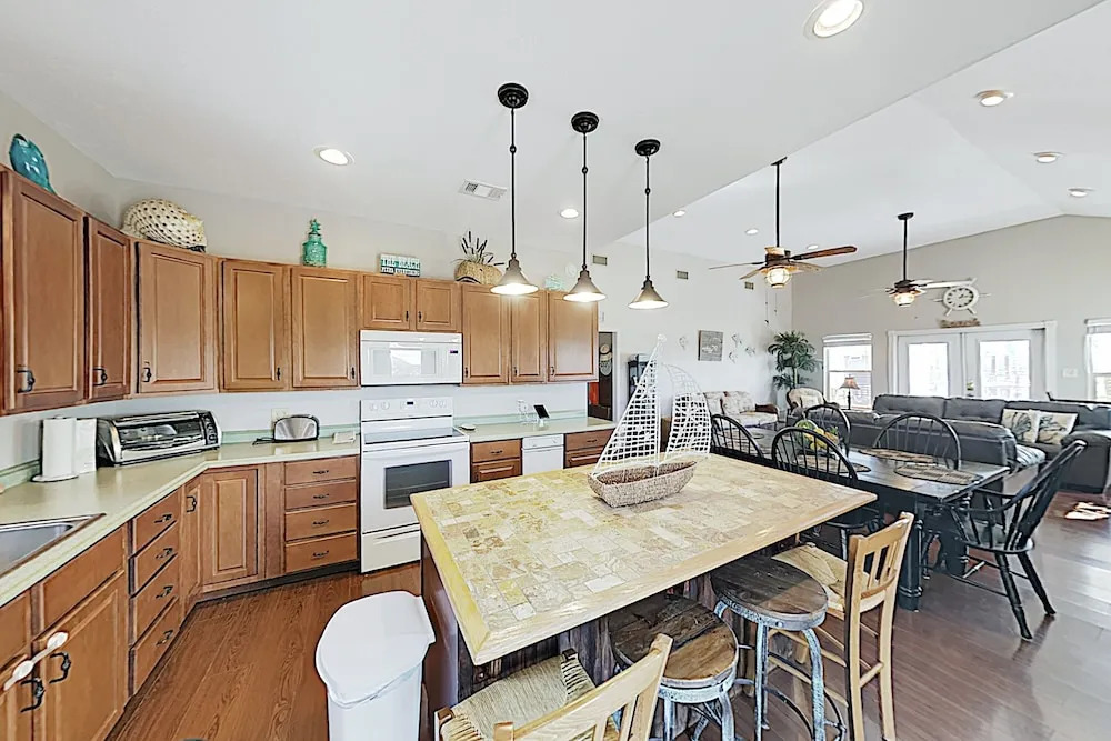 New Listing! Family-friendly Gem - Walk To Beach! 2 Bedroom Home