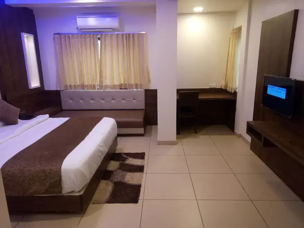 Hotel Devkinandan