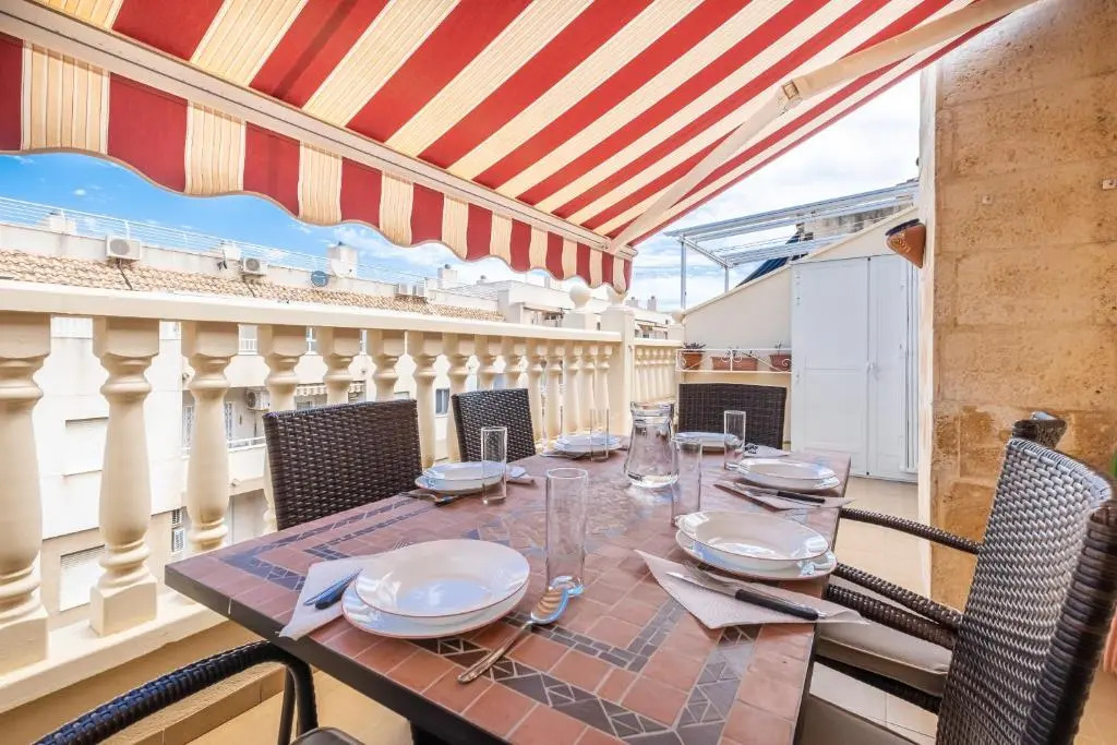 Ático familiar para 3/4px con terraza y Parking en Torrevieja