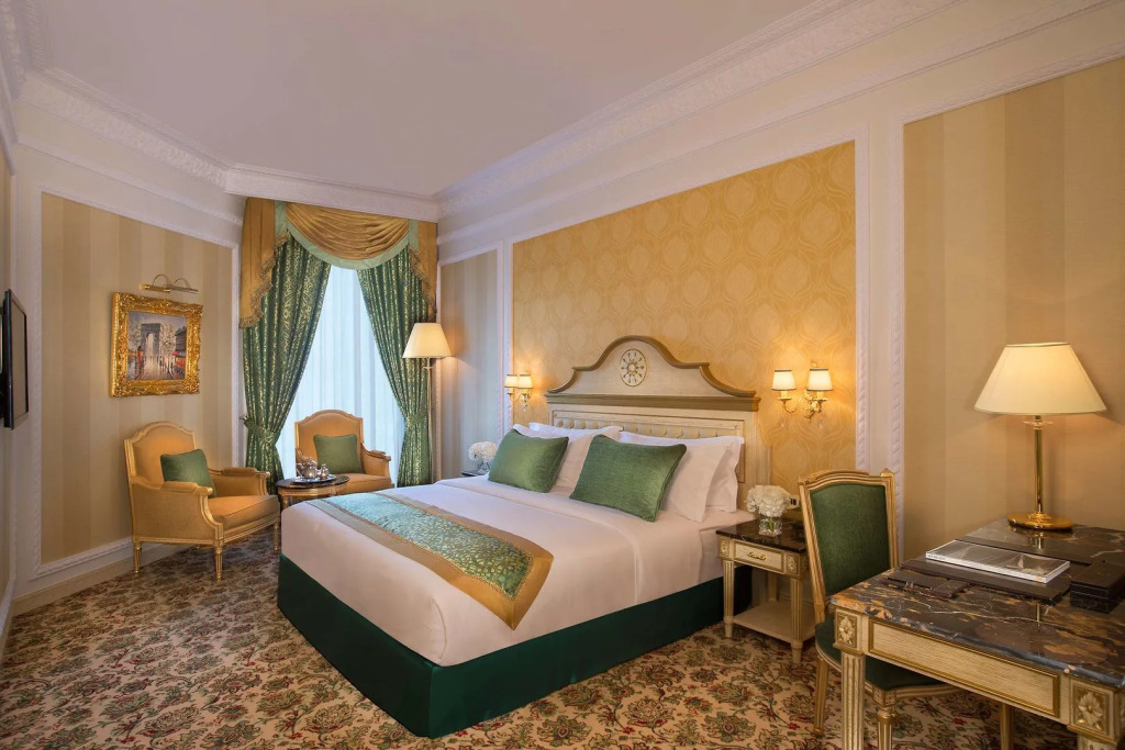 Royal Rose Hotel Abu Dhabi, Curio Collection by Hilton