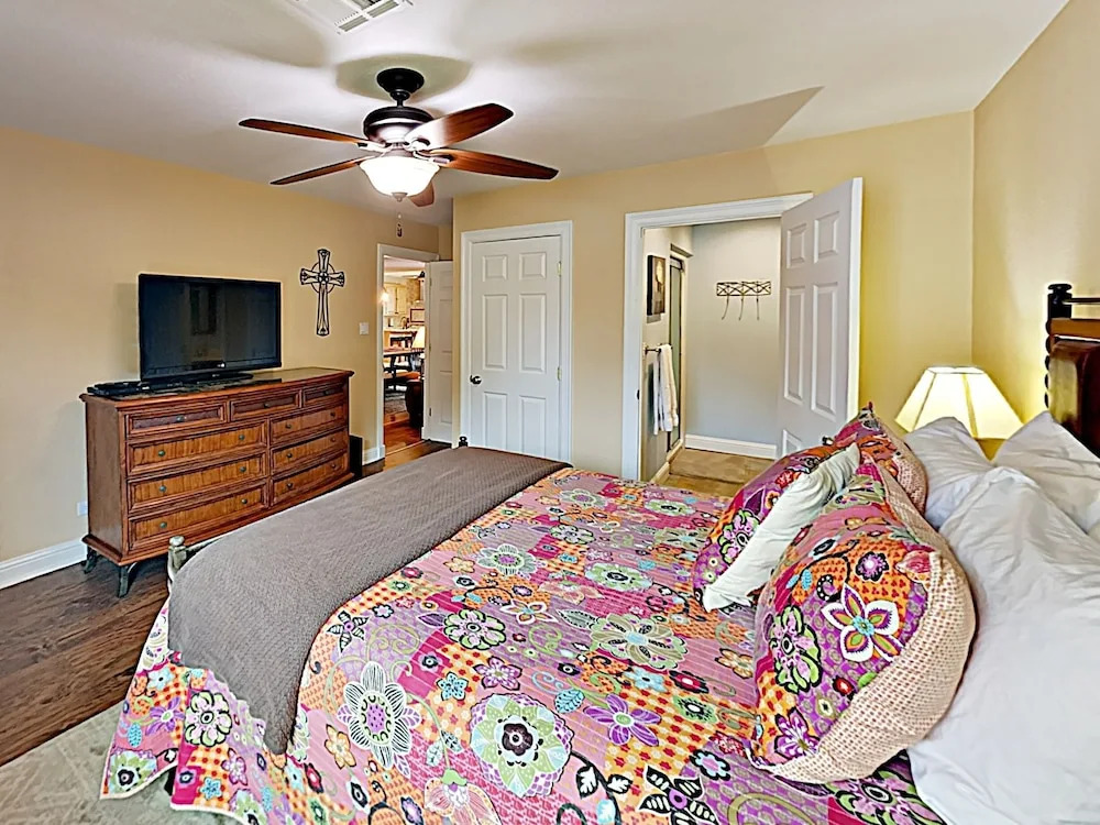 New Listing! Lakefront Beauty W/ Boat Launch 4 Bedroom Home