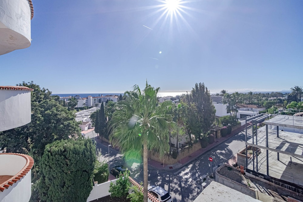 Rg325 - Great 2 Bed Apt, Close to Puerto Banus