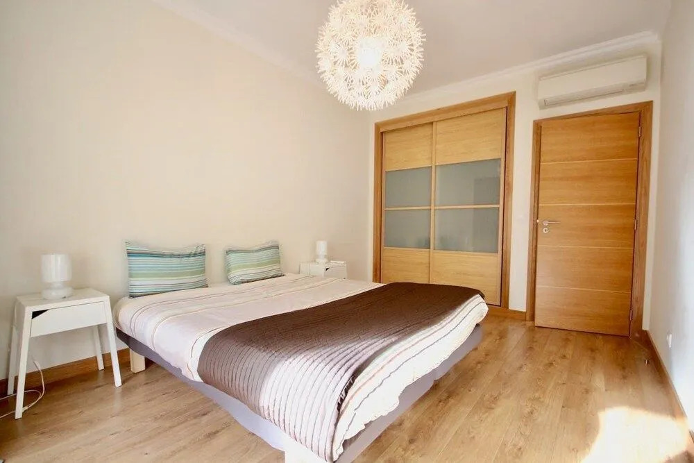 Cozy Orange Telheiras Apartment