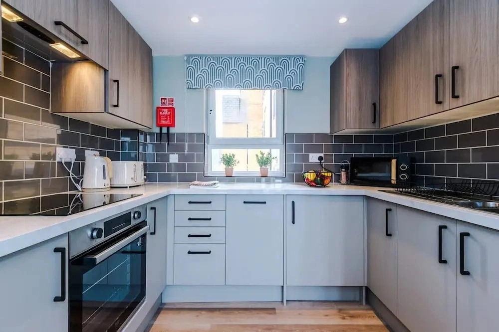 NEW Stylish Apartment Amazing Location Sleeps 6