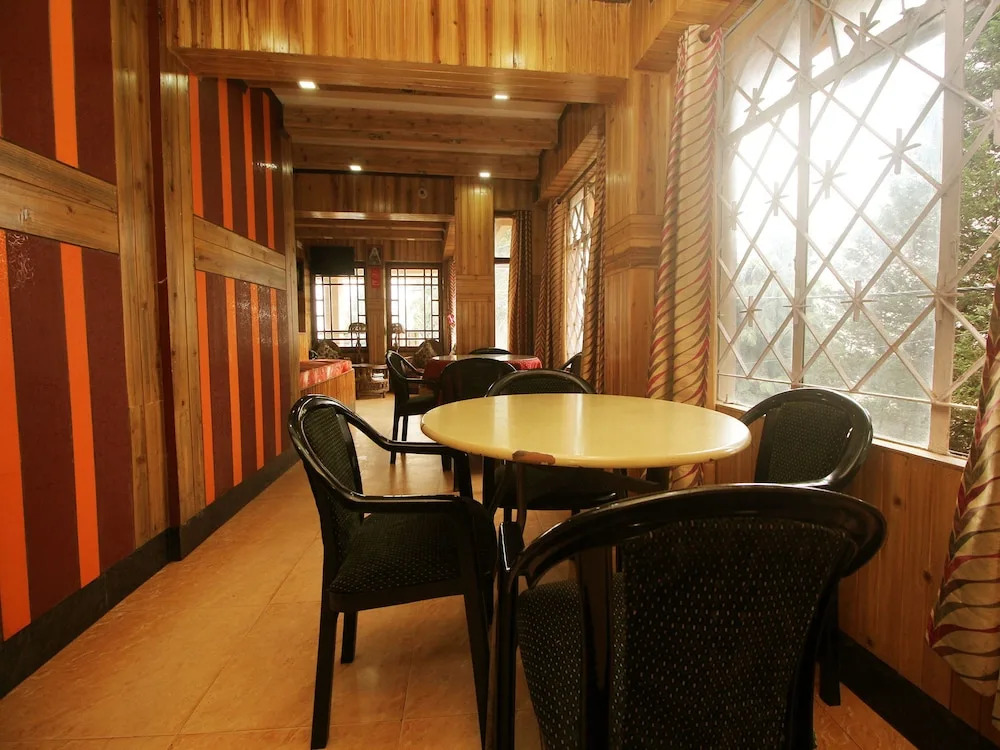 OYO 3303 Hotel Broadway Annexe