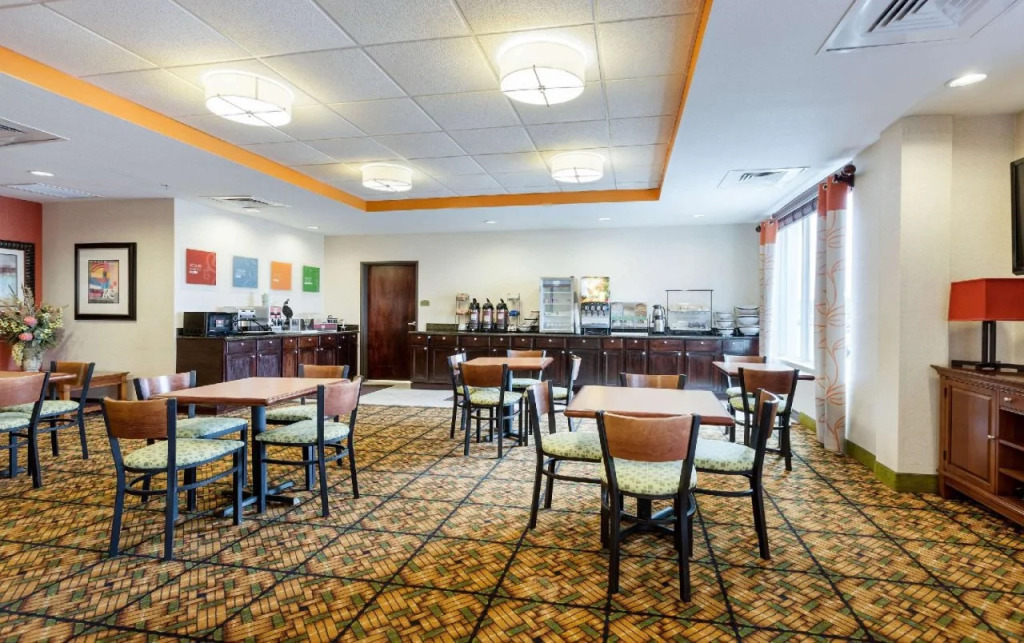 Springplace Inn & Suites