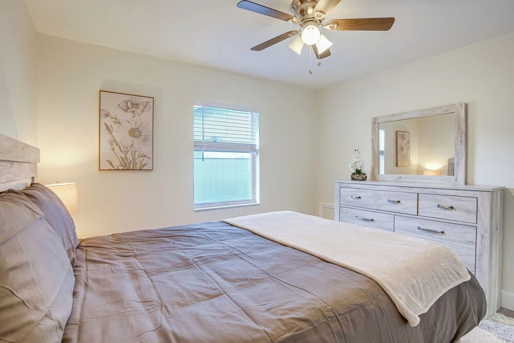 Roomy Largo Home w/ Screened Patio & Private Pool!