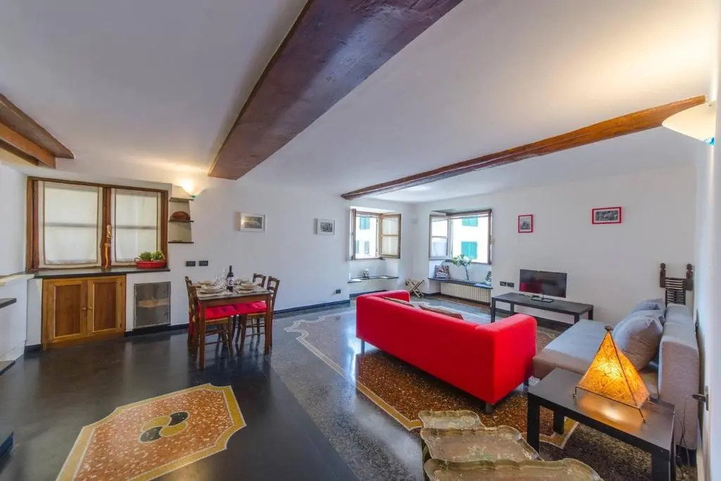 ALTIDO Colorful Flat for 5 close to Piazza De Ferrari