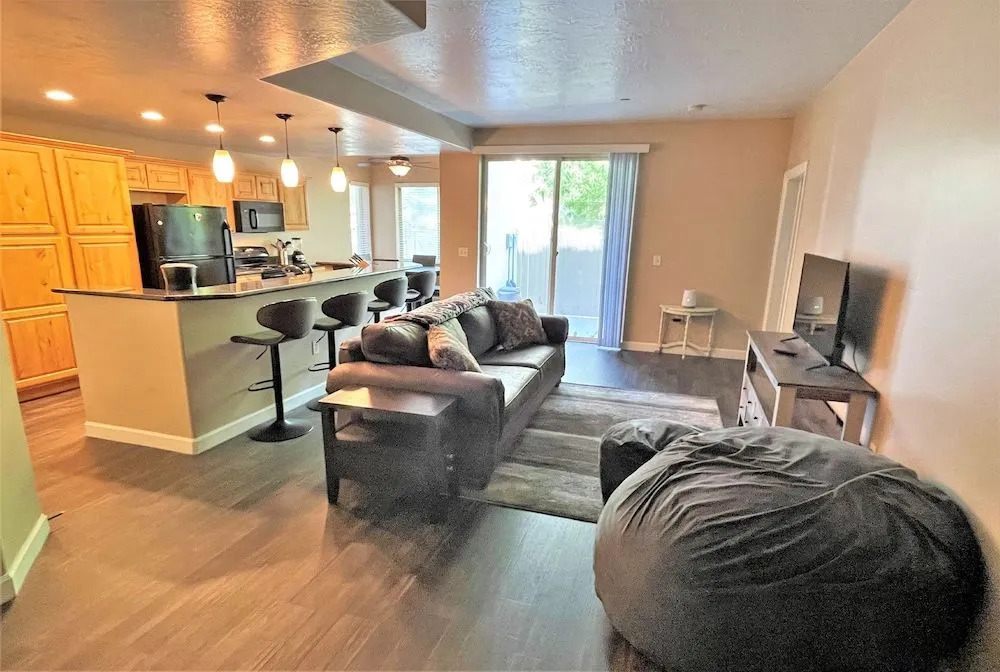 New Bridges D414 Listing 3 Bedroom Condo by RedAwning