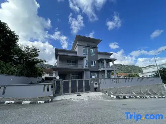 Private Pool Retreat, Langkawi Villa w/ Karaoke by Zervin