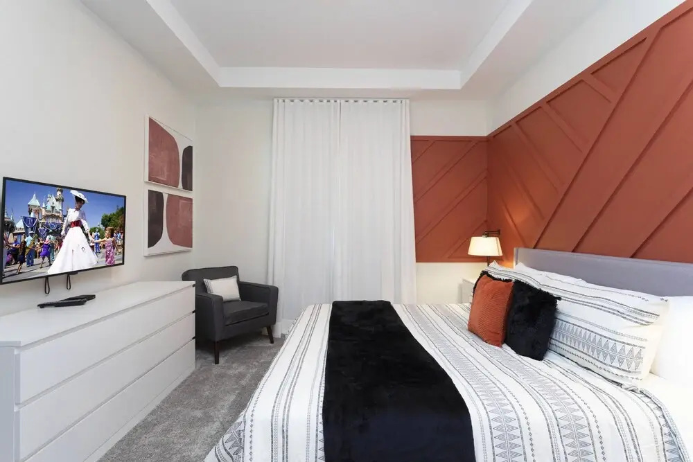 Cozy Retreat Near Disney: Apartment With Amenities