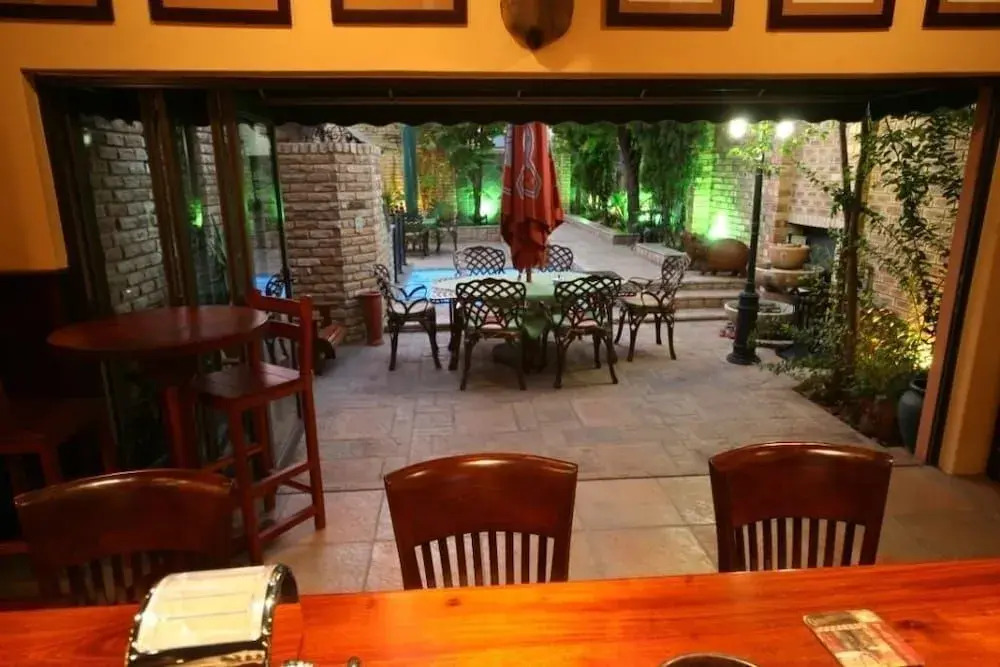 Le Cozmo Guesthouse