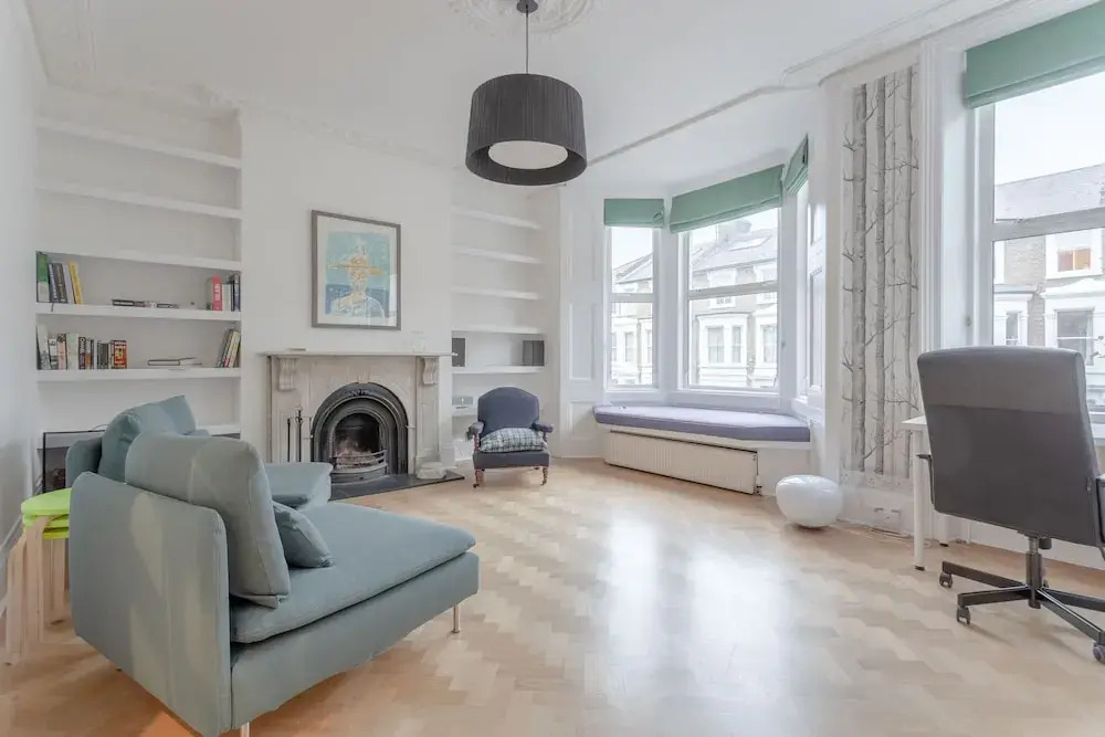 Beautiful 4 Bedroom London Riverside House