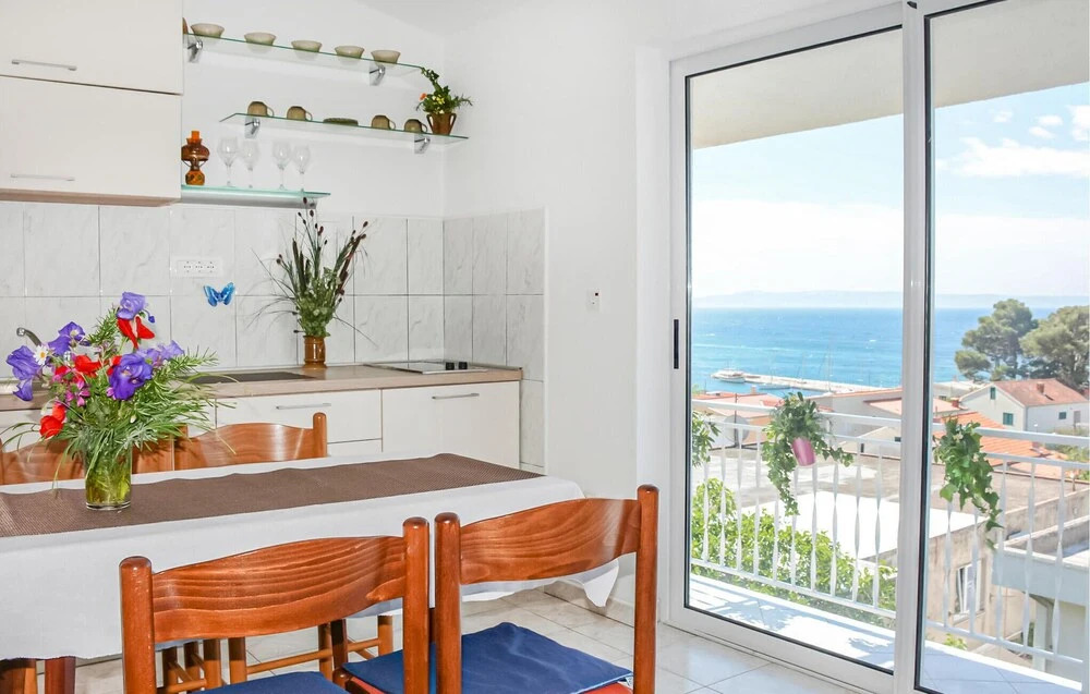Stunning Home in Baska Voda With Wifi and 2 Bedrooms