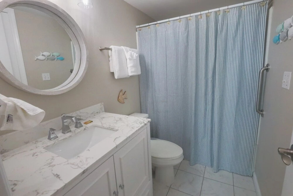 Seacrest 413 is a 2 BR Gulfside on Okaloosa Island by RedAwning