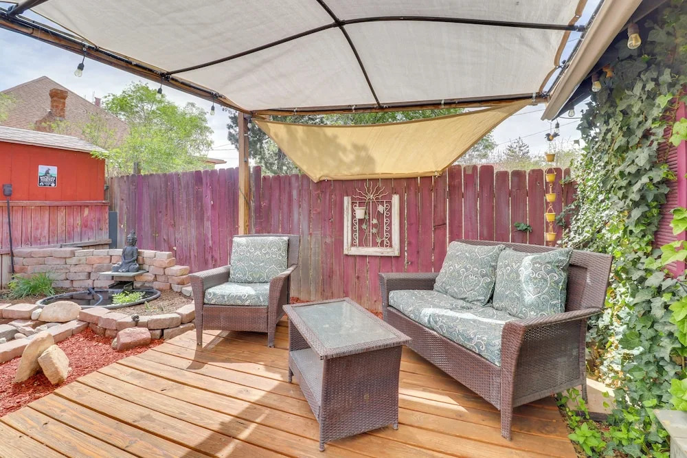 Walk to Downtown! ABQ Couples Studio w/ Deck