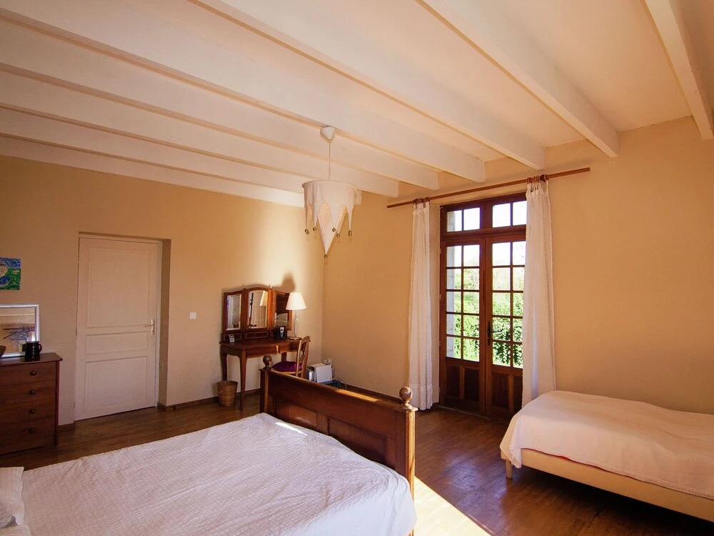Warm Mansion with Swimming Pool in Sigoules France