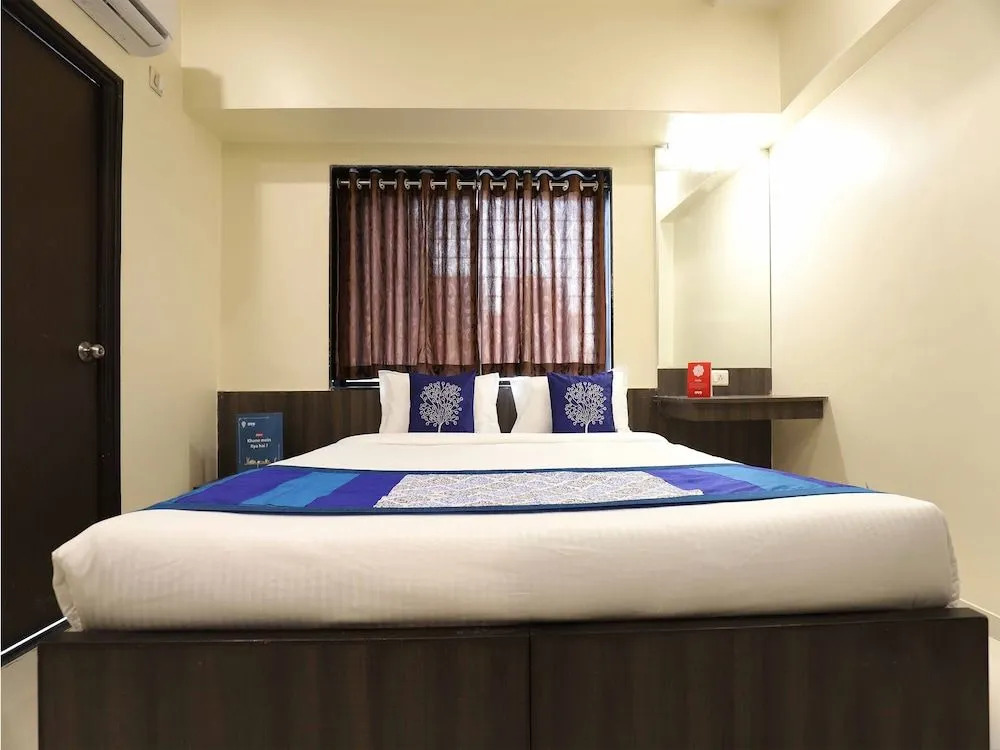 OYO 10680 Hotel Royal Inn